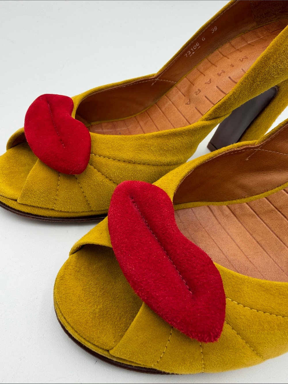 CHIE MIHARA sz38 AMAZING Hot Lips Suede Peep-Toe Heels